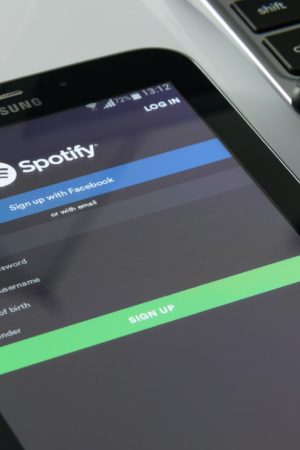 spotify-phone-streaming